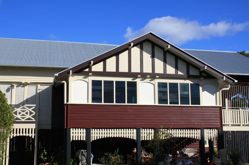 Enoggera house in two tones, burgundy cladding with a cream gable